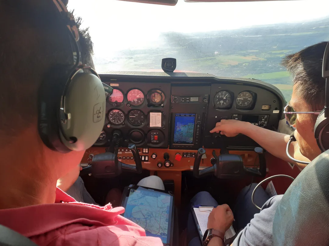 Flight lesson with an instructor in a Cessna
