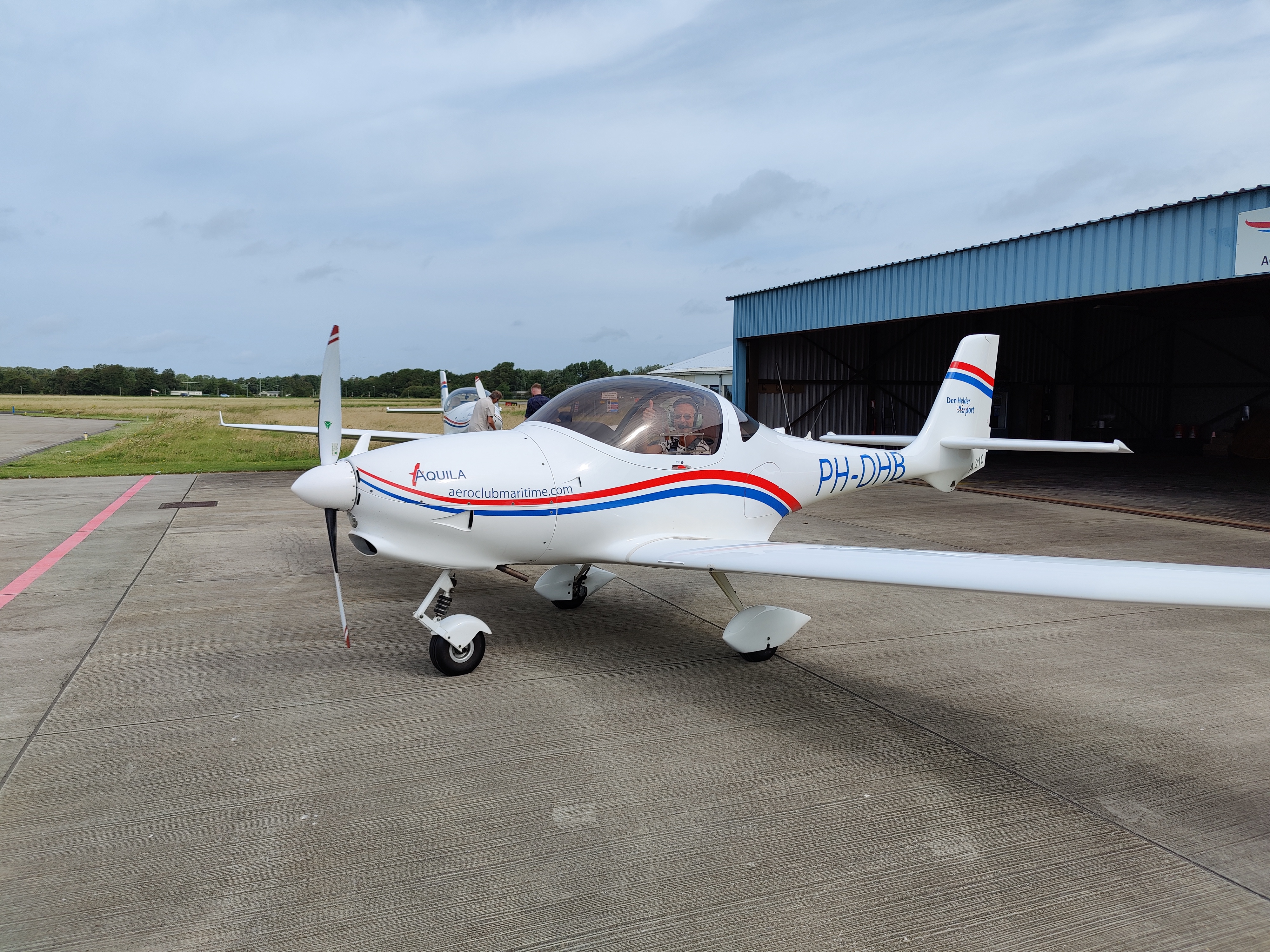 PH-DHB foto 6